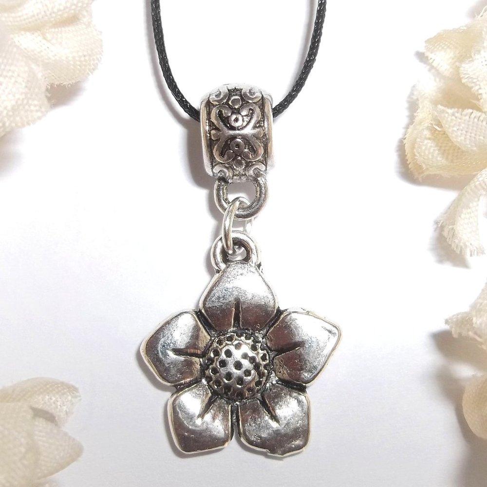 Silver Flower Necklace Floral Fashion Jewelry Gift Idea for Her Girl Woman 7380